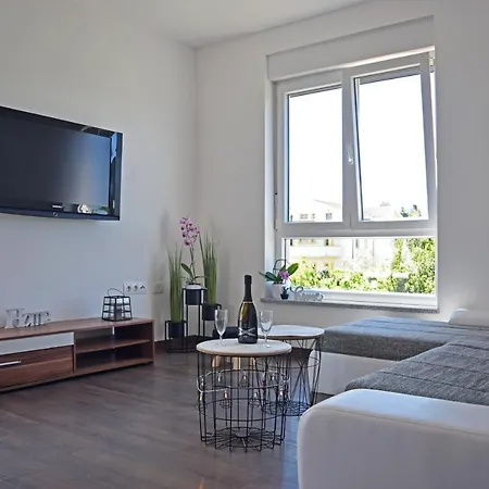 Summer Breeze Apartment